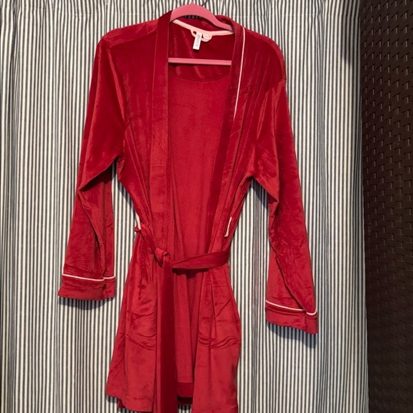 Joyspun robe - Picture 2 of 3